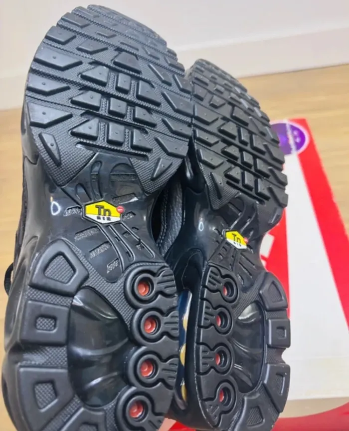 Nike Air Max Plus Cuir Triple Noir Taille 38.5 - photo numéro 5