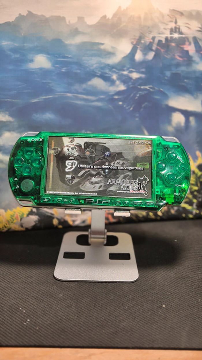 PSP 3000 - Emeraude Transparent - Modifiée 128Go - photo numéro 2