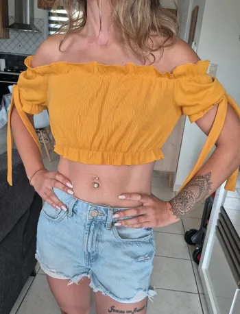 Top court Pretty little thing Taille 34