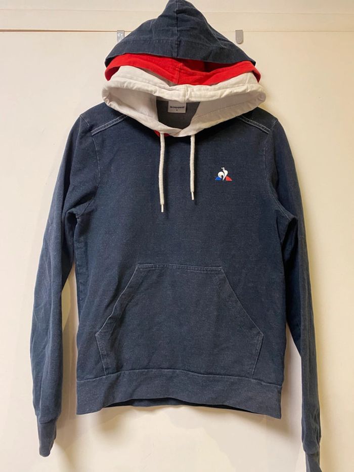 Pull à capuche bleu Le Coq Sportif taille S très bon état hormis petit accroc discret sur une manche