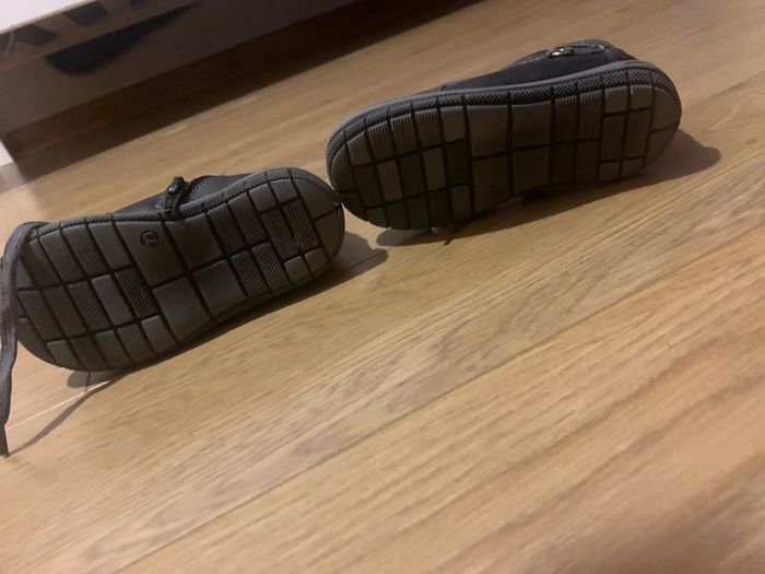 Chaussures filles taille 23 taille petit - photo numéro 2