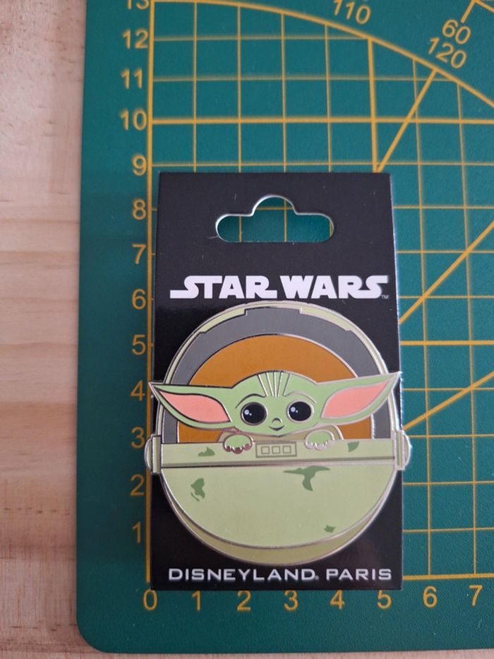 Pin's Star Wars The Child (Grogu / Baby Yoda) - Mandalorian - Disneyland Paris - photo numéro 3