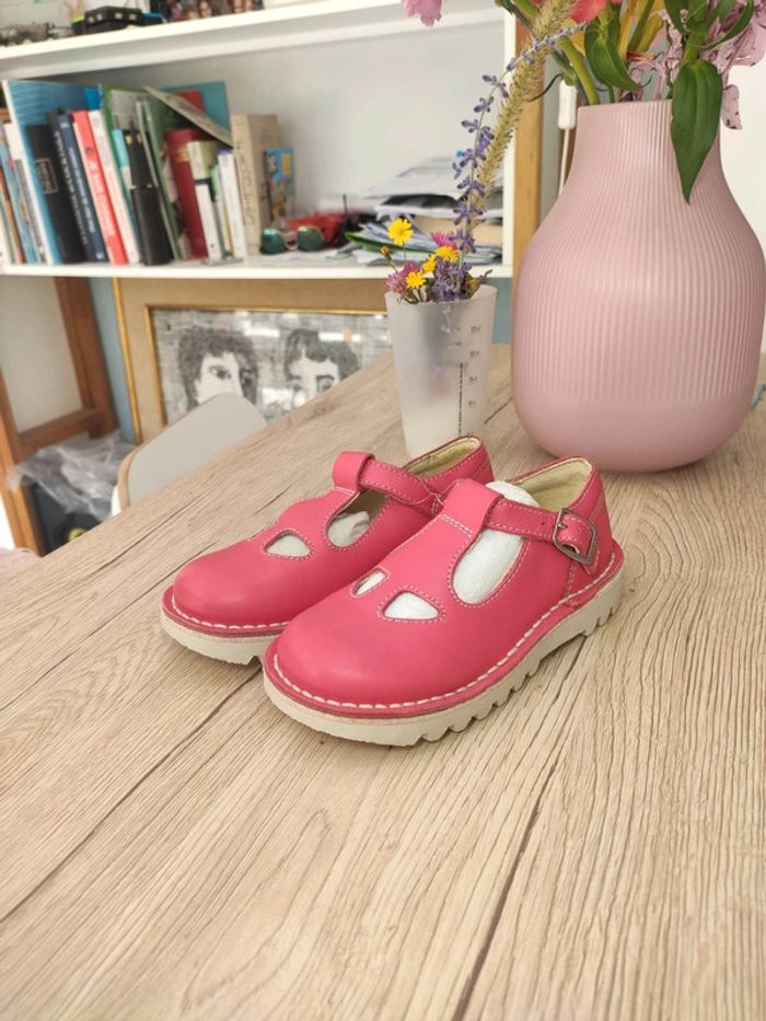 Chaussures sandales cuir kickers neuves 25 Mary Jane