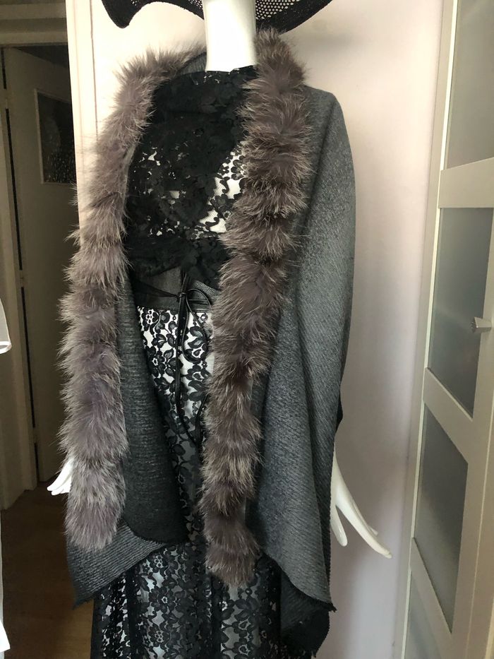 Grande étole bord fourrure - photo numéro 4