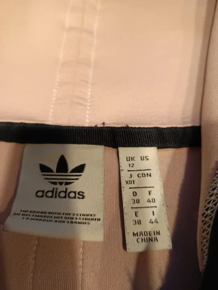 Vends veste courte Adidas adolescente taille 38-40 - photo numéro 4