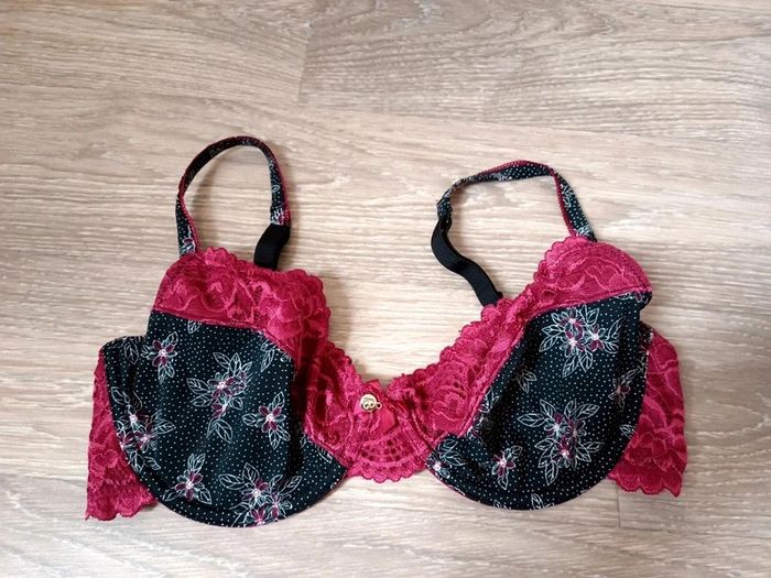 Soutien gorge rouge gorge 90C