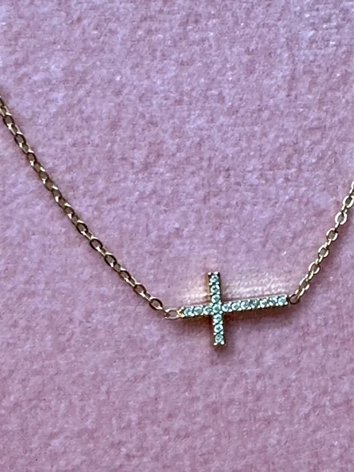 Collier chaîne réglable acier inoxydable or croix horizontale zircons - photo numéro 3