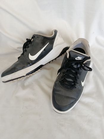 Chaussures de golf mixte 38.5 noir et blanches Nike à crampons