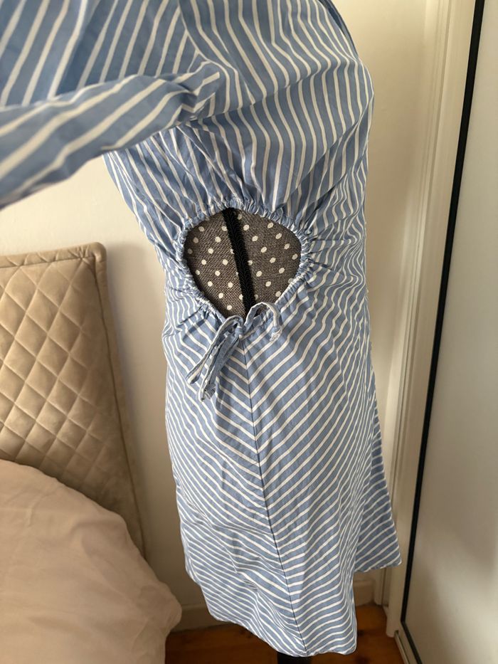 Jolie robe à rayure - photo numéro 2