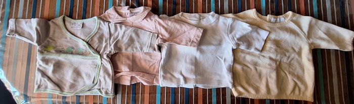 Lot de 4 hauts de naissance