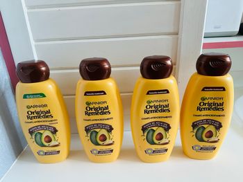 4 Shampooings cheveux avocat karité de 600 ml par bouteille 