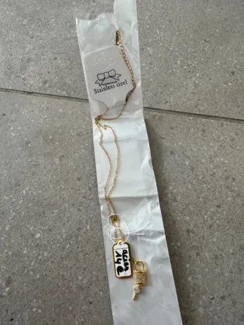 Colier en acier doré, neuf