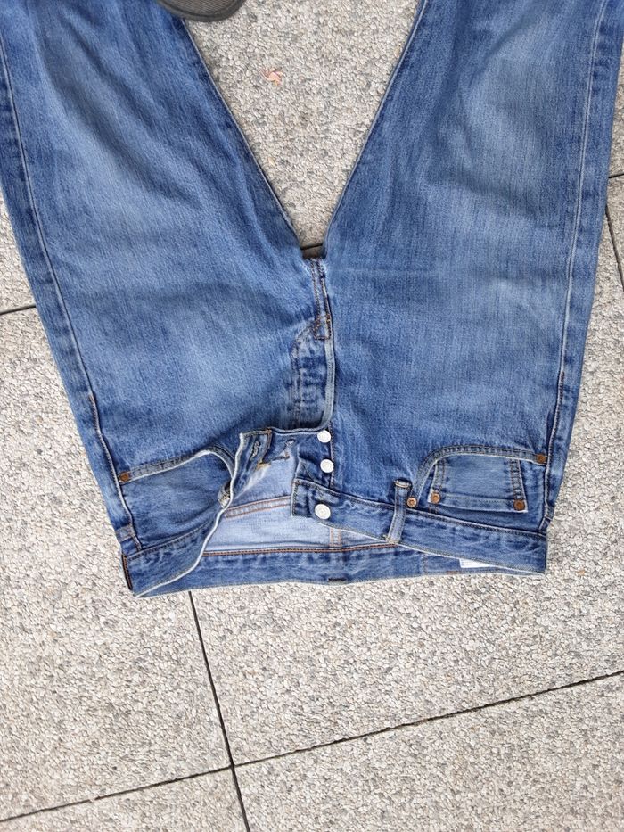 Pantalon jean marque Levi s strauss 501 taille w 32 l 34 fermetures bouton - photo numéro 9