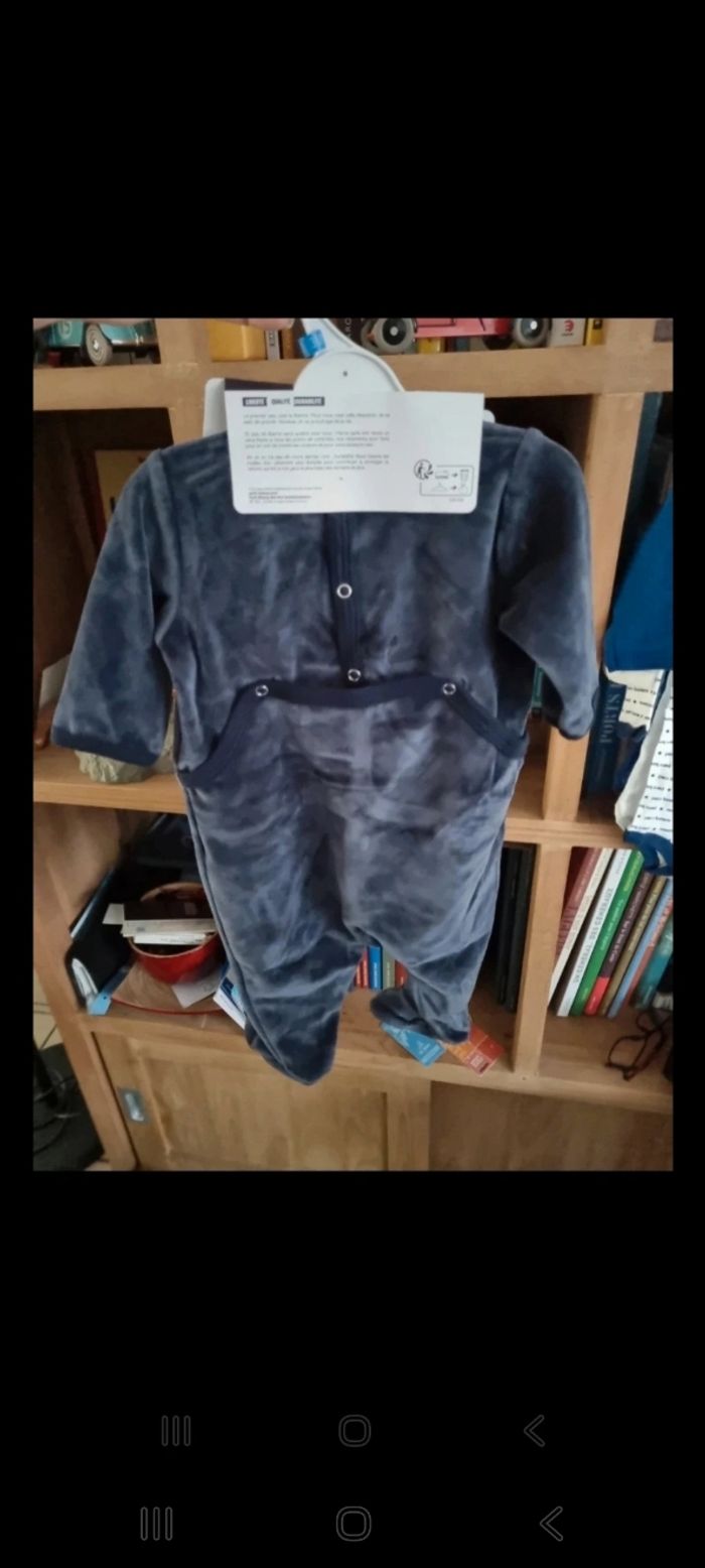 Pyjama Petit Bateau + lot 3 bodys assortis 3 mois - photo numéro 3