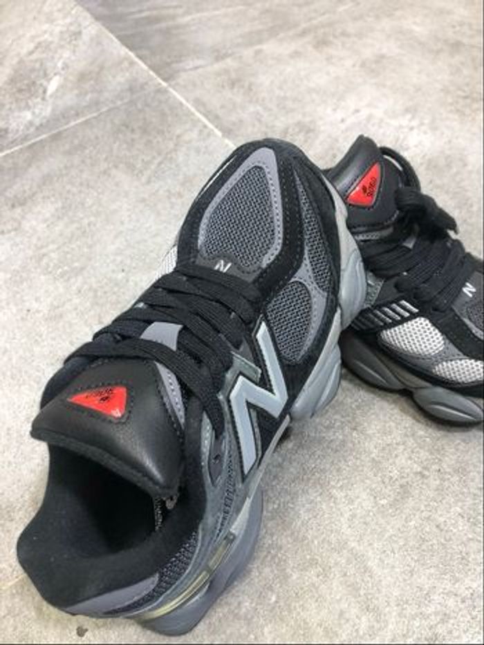 New balance 9060 noire et grise taille 36 jamais porté - photo numéro 3