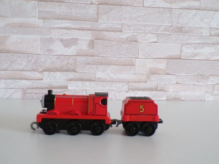 Locomotive - Train - Thomas et ses amis - James (J23) - photo numéro 2