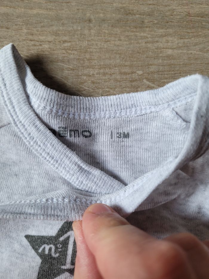 Lot de 2 bodies manches longues ouverture croisée  taille 3 mois - photo numéro 3