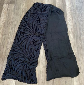 Foulard à motif couleur noir effet velours