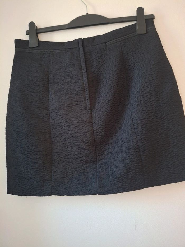 Jupe trapèze noir reliefs "crêpe" - taille 40/42 - photo numéro 3