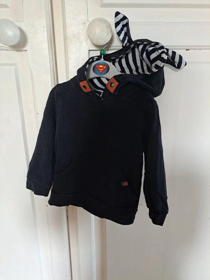 Sweat à capuche petite oreille noir 24mois