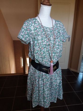 Robe motifs fleurs verts d'eau M/L neuve étiquetée