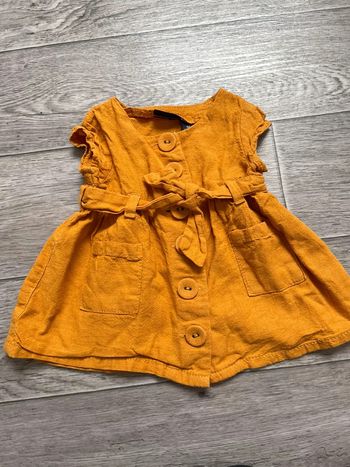 Robe moutarde Kiabi 1 mois