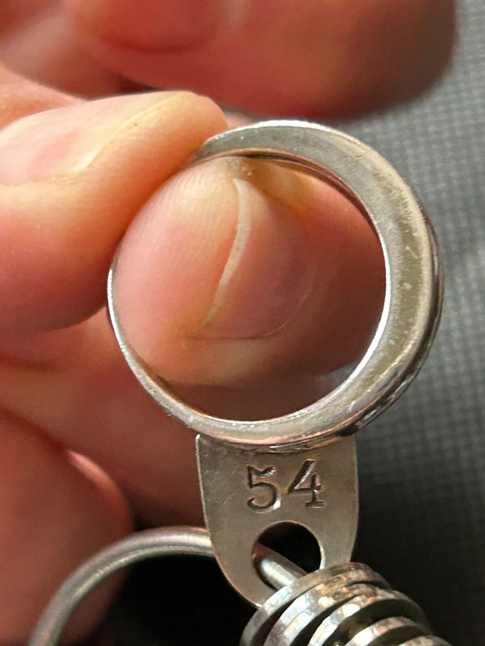 Jolie bague en argent massif avec pierres blanches T. 54 femme TBE - photo numéro 3
