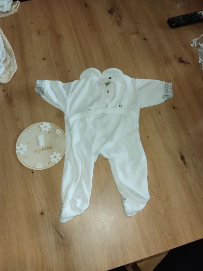 5 pyjamas  velours 1 mois - photo numéro 4