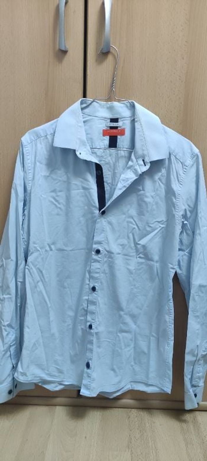 Chemise bleu clair
