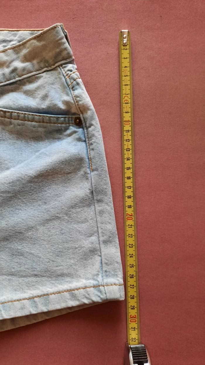 Short en jean T. 34 - photo numéro 3