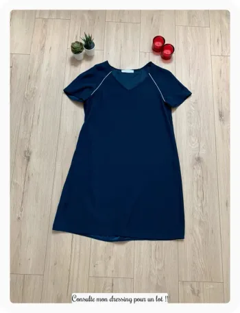 Robe bleu marine avec liseret doré