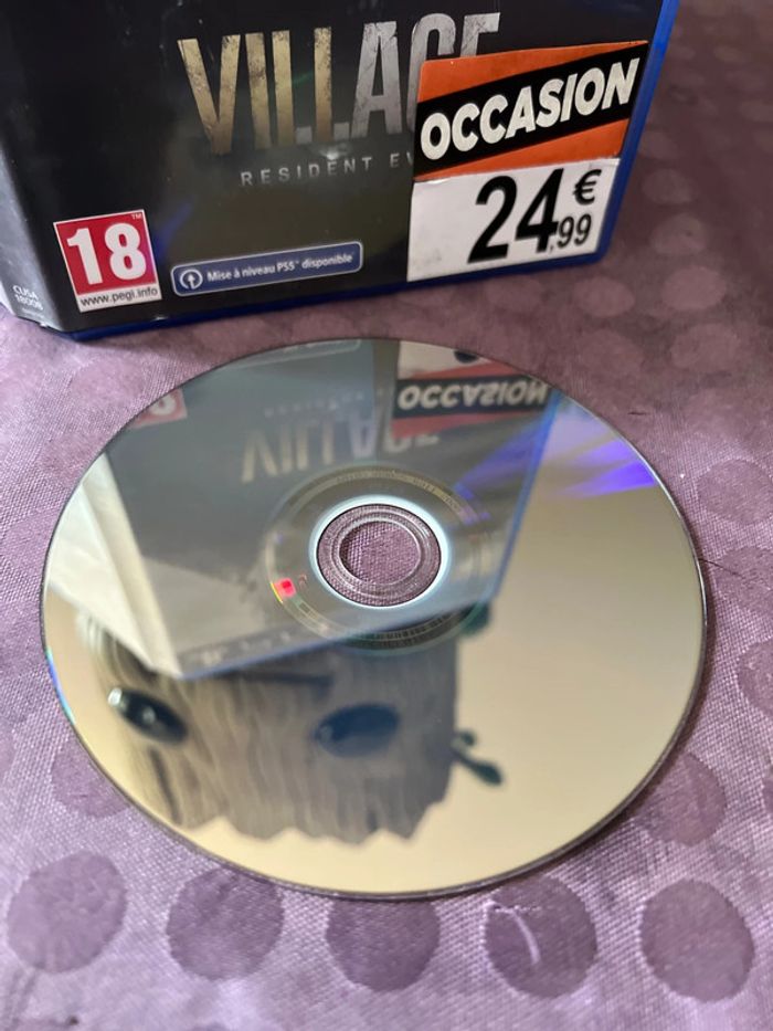 Jeu ps4 resident evil village - photo numéro 2