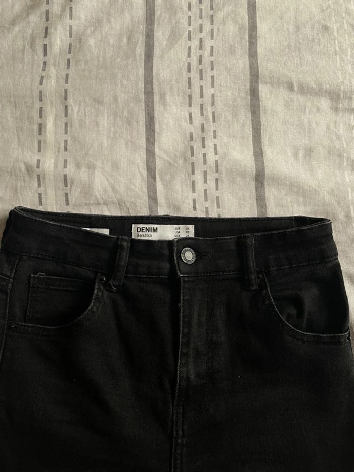 Jean noir taille haute Bershka
