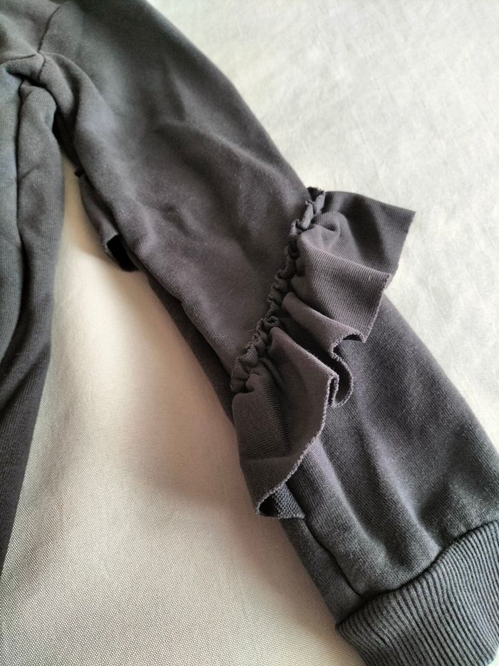 🖤 Sweat lapin duveteux noir - 9/10 ans (134-140cm) - LC Waikiki - Très bon état 🖤 - photo numéro 3