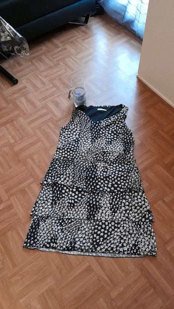Robe noir avec superposition