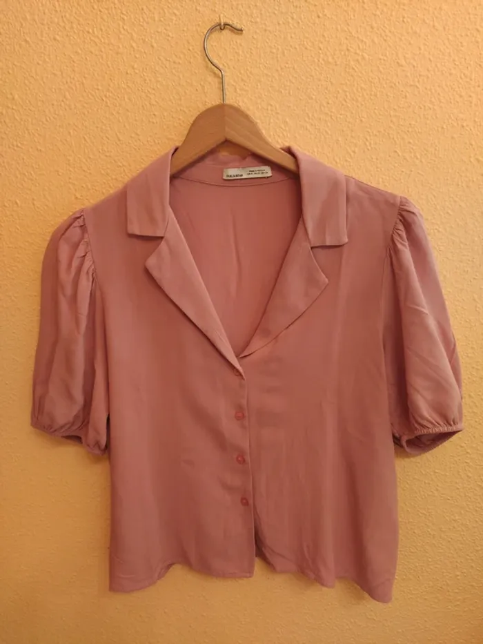 Camisa rosa con botones