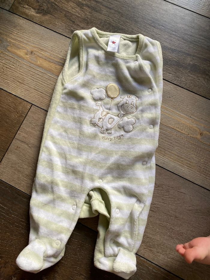 Grenouillère sans manche verte et blanche vache 1mois