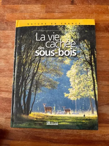 Livre la vie, cachée des sous-bois