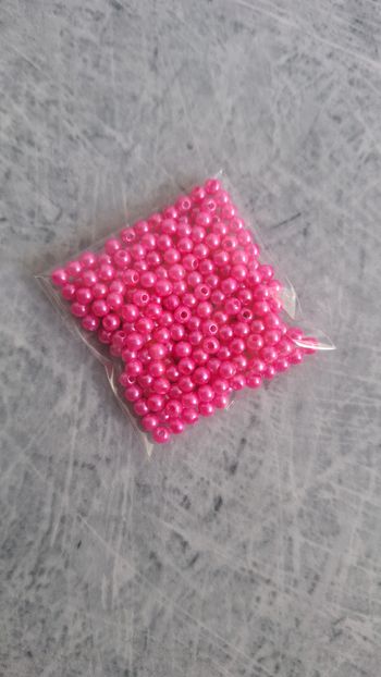 Perles roses