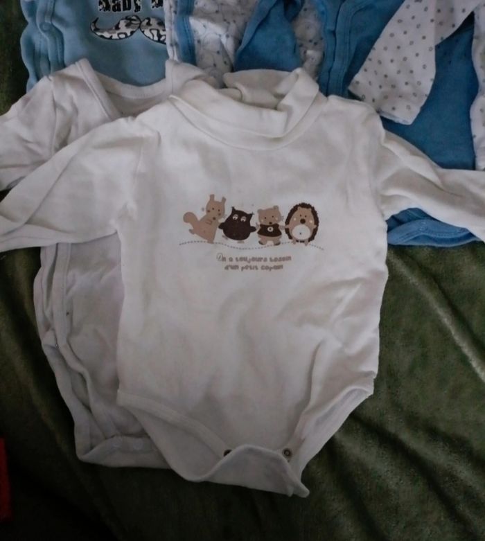 Lot bodies 3 mois - photo numéro 6