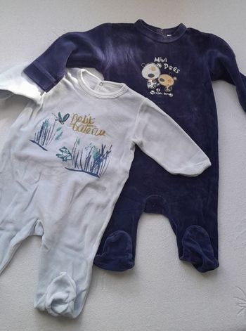 Lot 2 combi-pyjamas avec pieds 6 mois