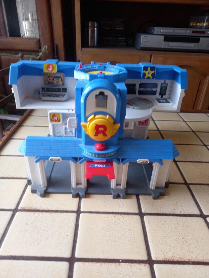 Robo car poli quartier général