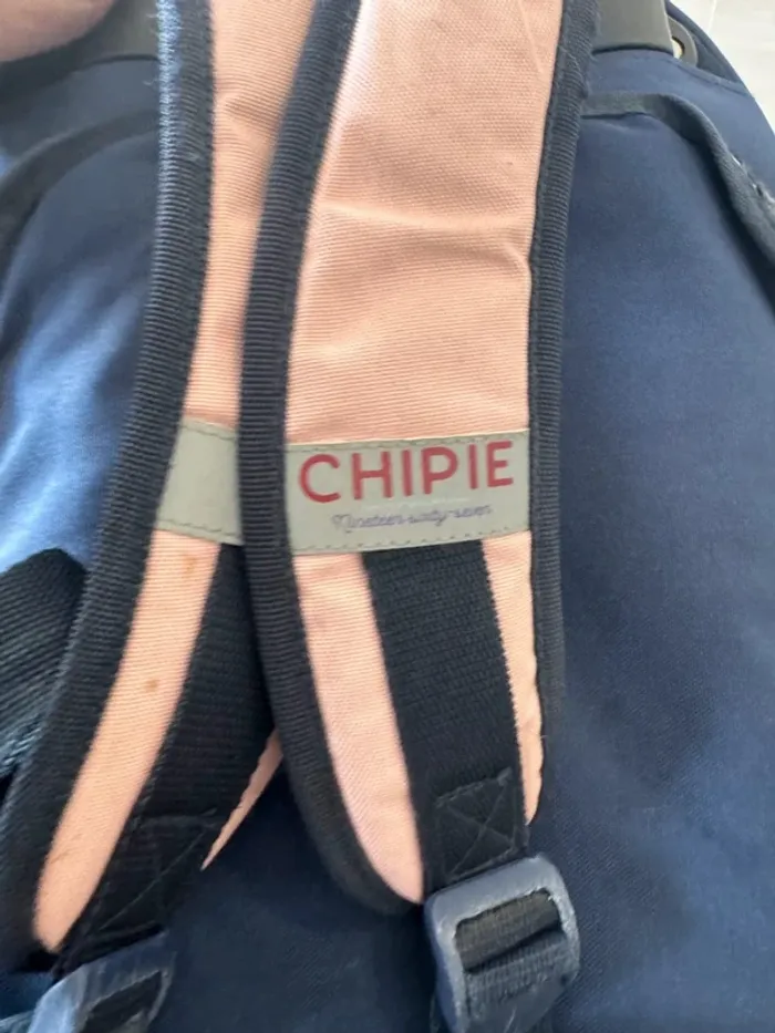 Cartable à roulettes chipie, il y a des marques d'usures, 32x43cm - photo numéro 7