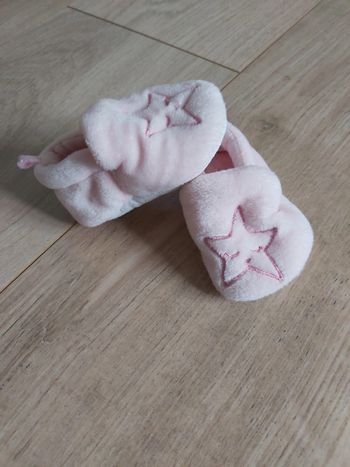 Chaussons de naissance fille 0/3 mois comme neuf (78)