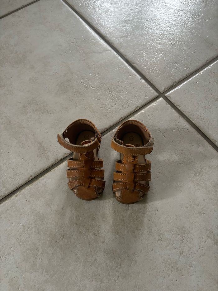 Sandale taille 19