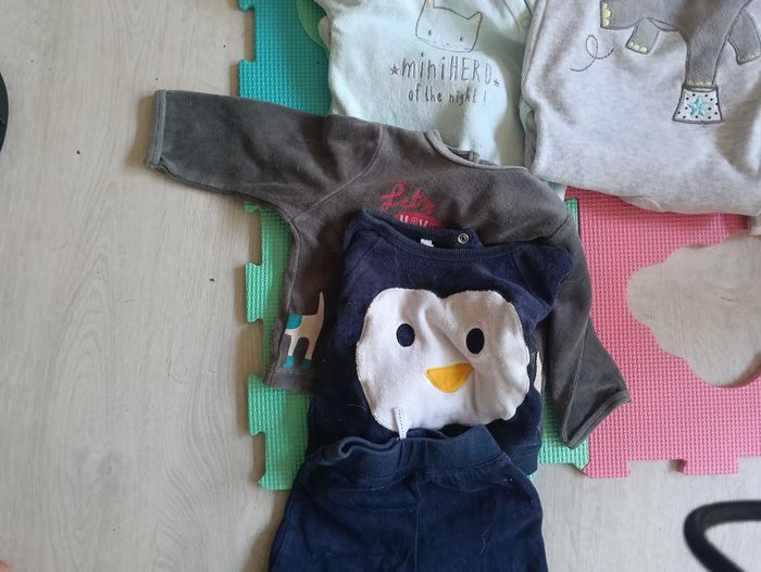 Lot bodies et pyjamas 3 mois - photo numéro 2