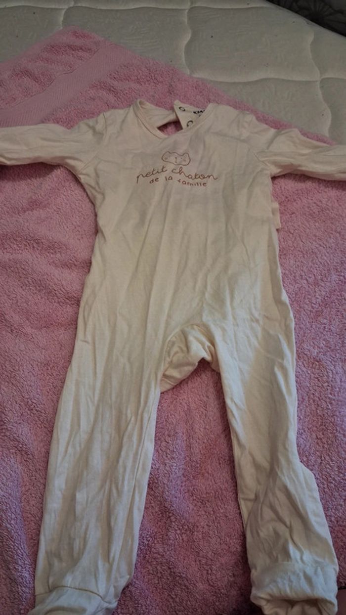 Lot pyjamas 9 mois - photo numéro 3