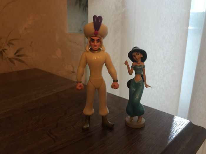 Figurine princesse aladdin et Jasmine disney