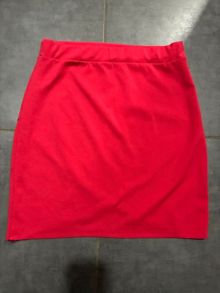 jupe courte rouge - photo numéro 2