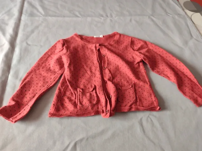 Lot gilets fins 23/24 mois - photo numéro 2